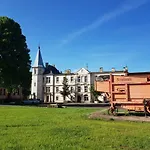 Palac Lawica- Splywy Przelomem Bardzkim Farm stay *