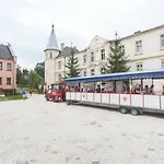 Palac Lawica- Splywy Przelomem Bardzkim Séjour à la ferme *
