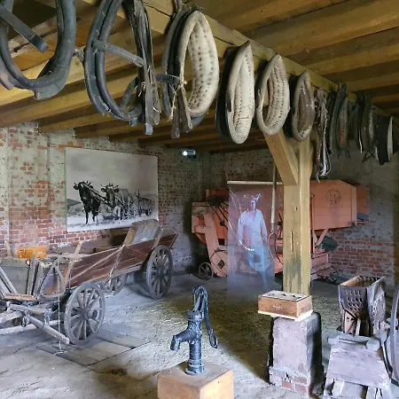 Palac Lawica- Splywy Przelomem Bardzkim Farm stay