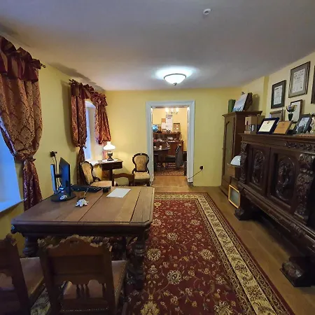 Farm stay Palac Lawica- Splywy Przelomem Bardzkim *