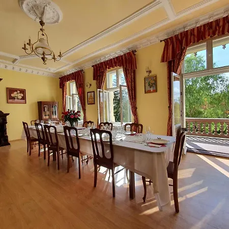 Farm stay Palac Lawica- Splywy Przelomem Bardzkim *