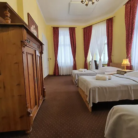 Palac Lawica- Splywy Przelomem Bardzkim *