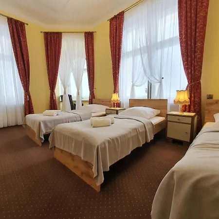 Palac Lawica- Splywy Przelomem Bardzkim Farma