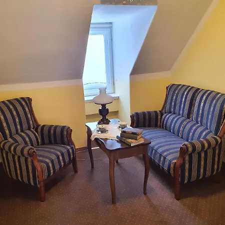Palac Lawica- Splywy Przelomem Bardzkim Farm stay Klodzko
