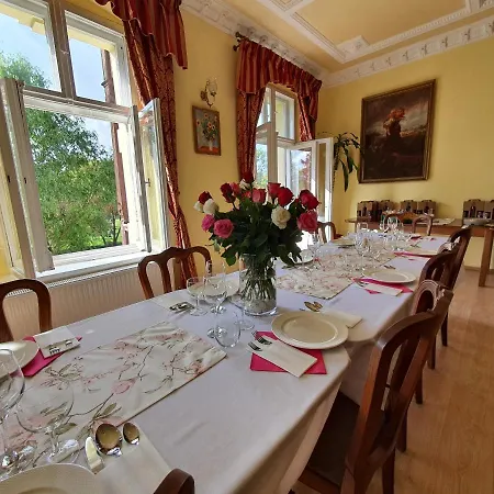 Farm stay Palac Lawica- Splywy Przelomem Bardzkim
