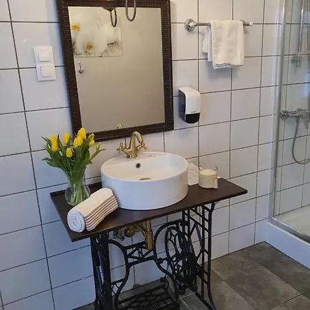 Palac Lawica- Splywy Przelomem Bardzkim Vakantieboerderij