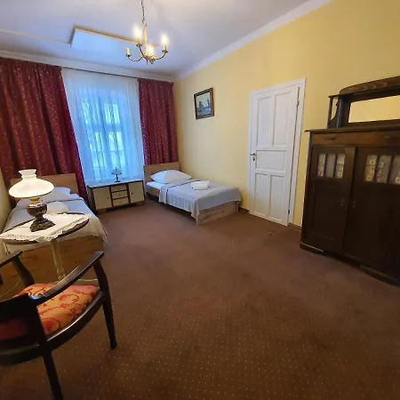 Palac Lawica- Splywy Przelomem Bardzkim *