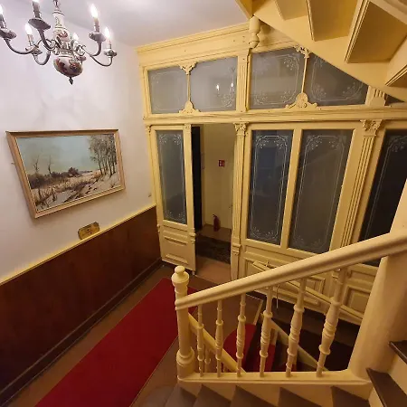 Palac Lawica- Splywy Przelomem Bardzkim