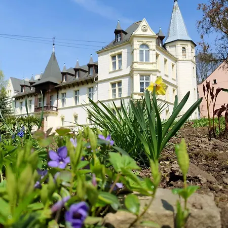 Palac Lawica- Splywy Przelomem Bardzkim Farm stay Klodzko
