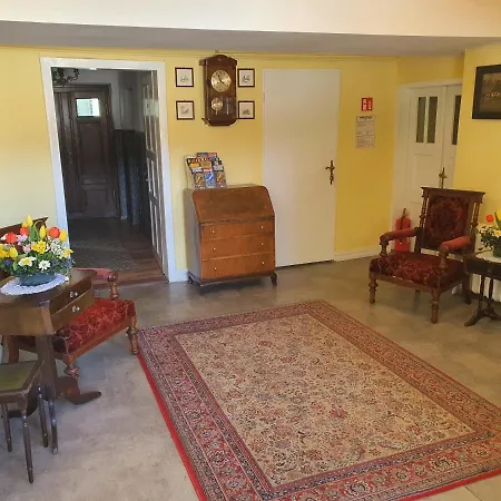 Çiftlik konaklama Palac Lawica- Splywy Przelomem Bardzkim *