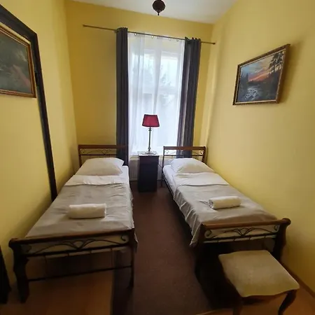 Palac Lawica- Splywy Przelomem Bardzkim *