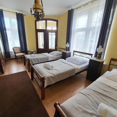 Farm stay Palac Lawica- Splywy Przelomem Bardzkim