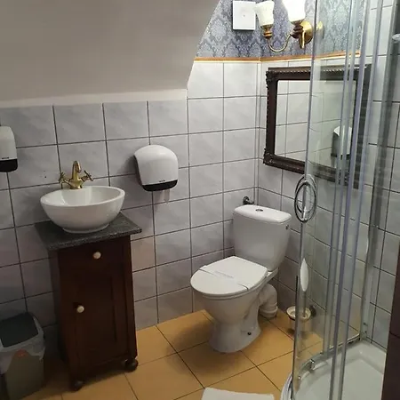 Palac Lawica- Splywy Przelomem Bardzkim Çiftlik konaklama *