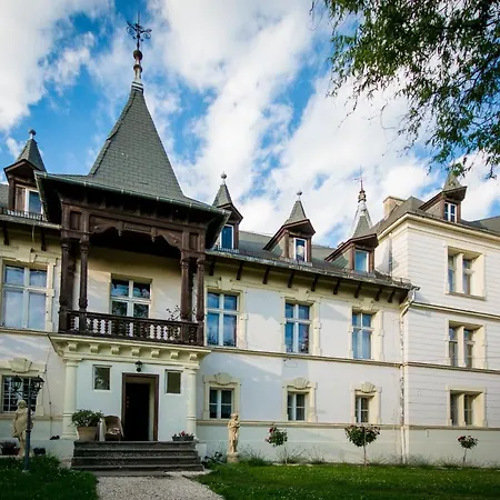 Palac Lawica- Splywy Przelomem Bardzkim Farm stay