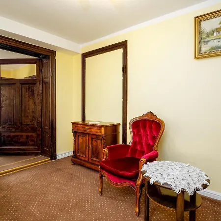 Palac Lawica- Splywy Przelomem Bardzkim Farm stay