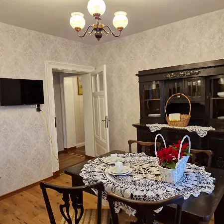 Palac Lawica- Splywy Przelomem Bardzkim