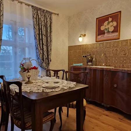 Palac Lawica- Splywy Przelomem Bardzkim