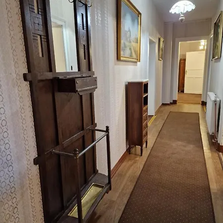 Farm stay Palac Lawica- Splywy Przelomem Bardzkim *