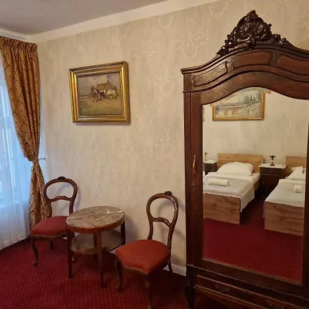 Palac Lawica- Splywy Przelomem Bardzkim Farm stay