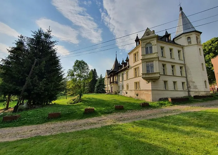 Palac Lawica- Splywy Przelomem Bardzkim Lantgård Kłodzko