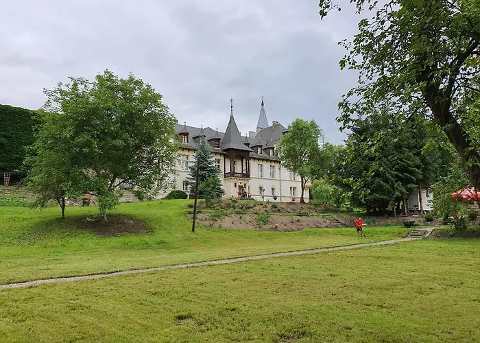 Palac Lawica- Splywy Przelomem Bardzkim *