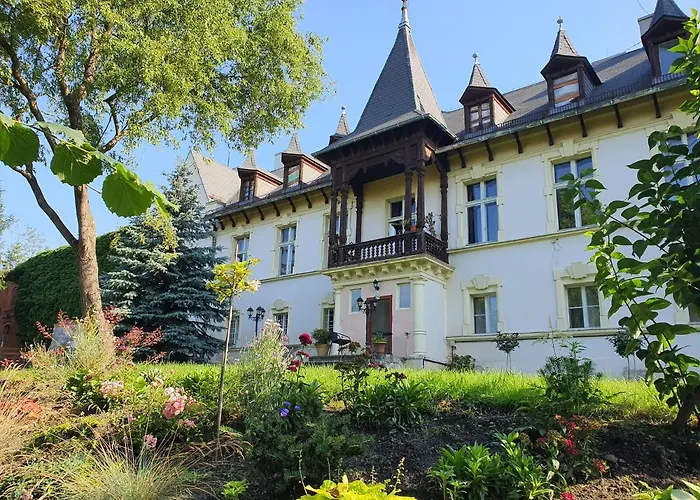 Palac Lawica- Splywy Przelomem Bardzkim