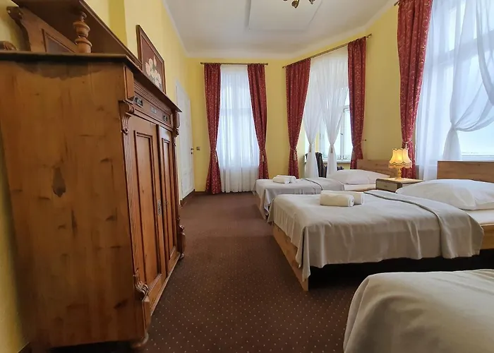 Palac Lawica- Splywy Przelomem Bardzkim *