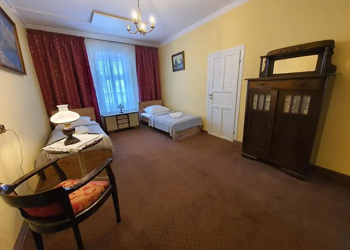 Palac Lawica- Splywy Przelomem Bardzkim *