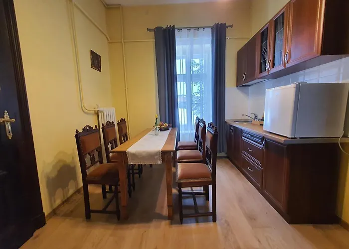 Palac Lawica- Splywy Przelomem Bardzkim مزرعة للإقامة كوادسكوم