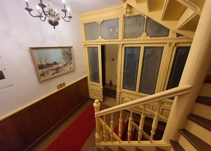 Palac Lawica- Splywy Przelomem Bardzkim