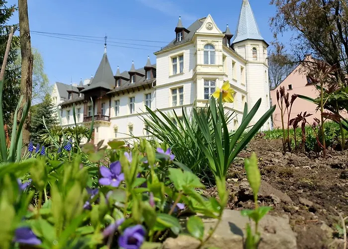 Palac Lawica- Splywy Przelomem Bardzkim مزرعة للإقامة كوادسكوم