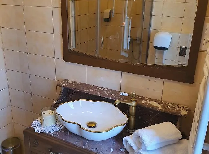 مزرعة للإقامة Palac Lawica- Splywy Przelomem Bardzkim كوادسكوم