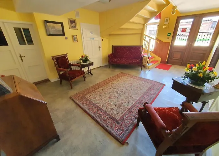 Palac Lawica- Splywy Przelomem Bardzkim مزرعة للإقامة *