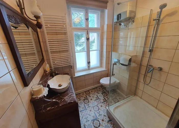 Palac Lawica- Splywy Przelomem Bardzkim 克沃兹科