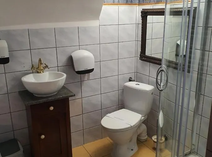 Palac Lawica- Splywy Przelomem Bardzkim مزرعة للإقامة *