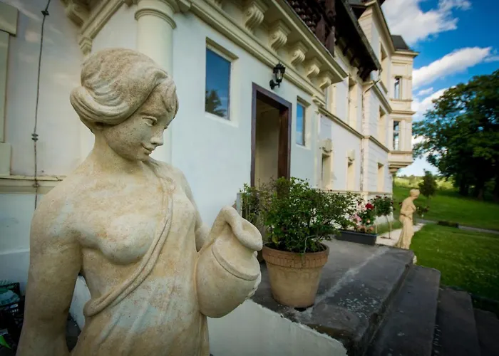 مزرعة للإقامة Palac Lawica- Splywy Przelomem Bardzkim كوادسكوم