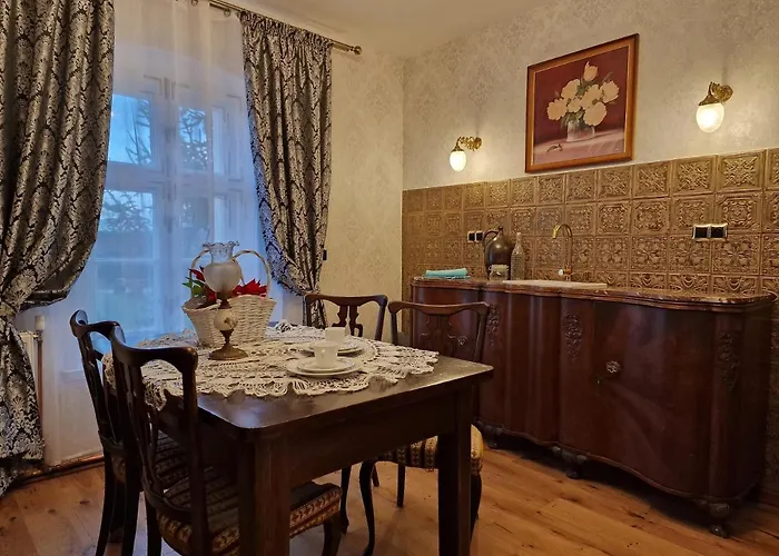 Palac Lawica- Splywy Przelomem Bardzkim