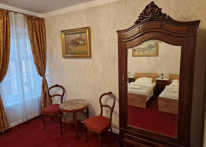 Palac Lawica- Splywy Przelomem Bardzkim مزرعة للإقامة