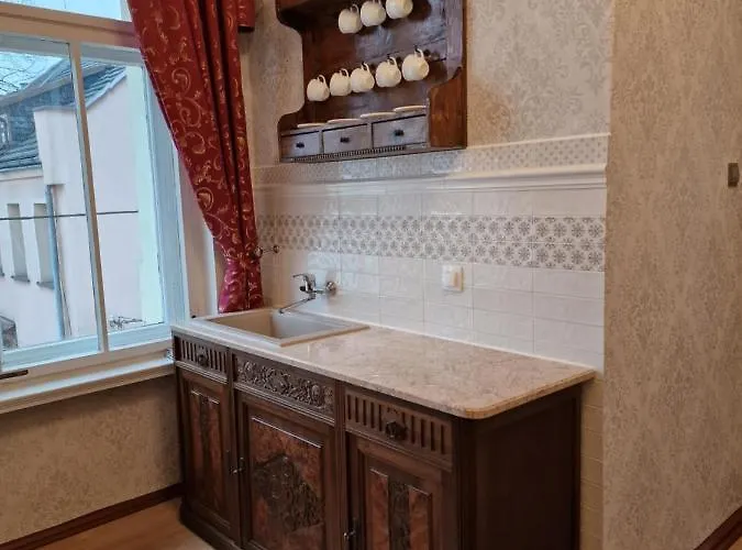 Palac Lawica- Splywy Przelomem Bardzkim *