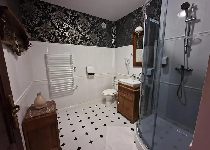 Palac Lawica- Splywy Przelomem Bardzkim مزرعة للإقامة كوادسكوم