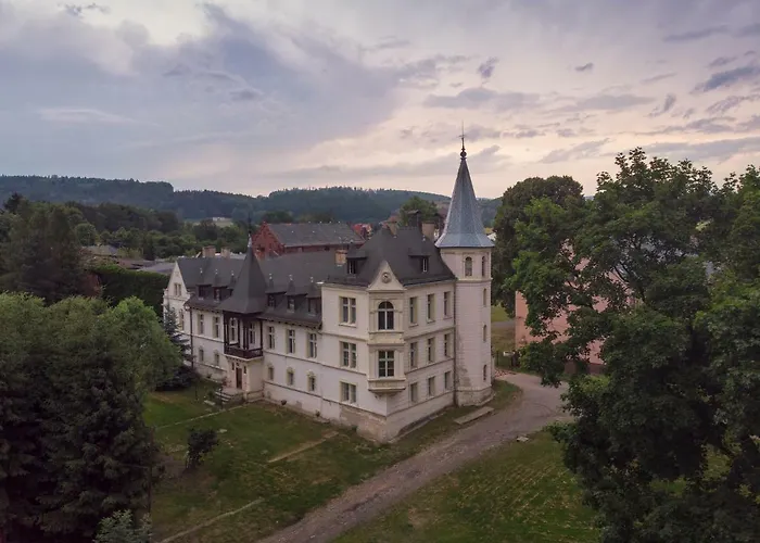 مزرعة للإقامة Palac Lawica- Splywy Przelomem Bardzkim