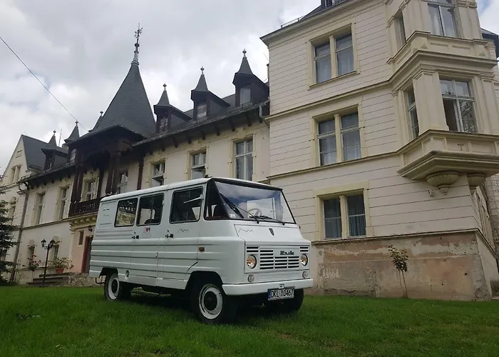 مزرعة للإقامة Palac Lawica- Splywy Przelomem Bardzkim *